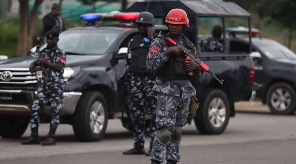 أحد عناصر رجال الشرطة النيجيرية (أرشيفية - أ.ف.ب)