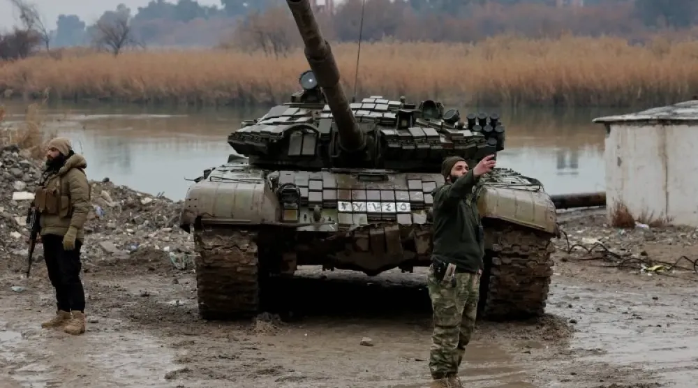 Rakka yakınlarında Suriye ordusuna ait bir tank (AFP)