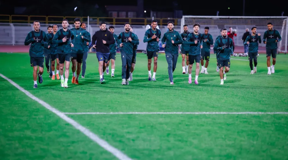 لاعبو الخليج خلال تدريباتهم الأخيرة للأهلي (نادي الخليج)