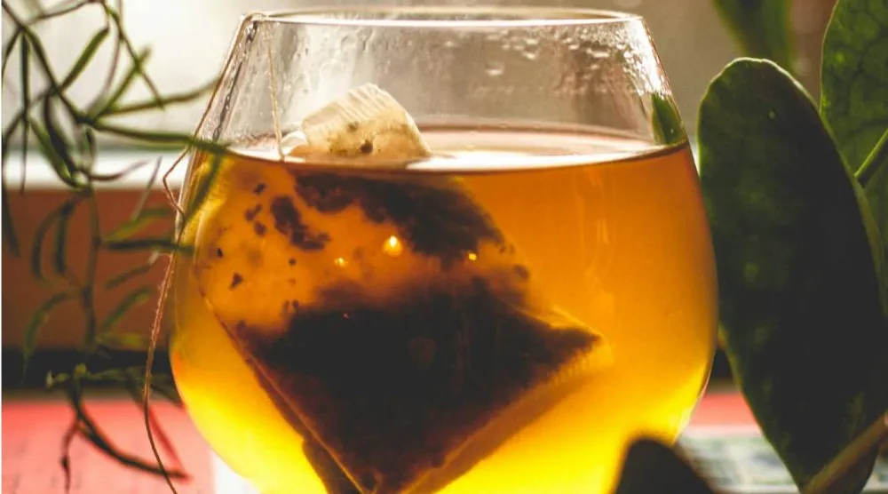 كشفت دراسات حديثة عن إمكانية إطلاق أكياس الشاي جزيئات من اللدائن الدقيقة (بكسلز)