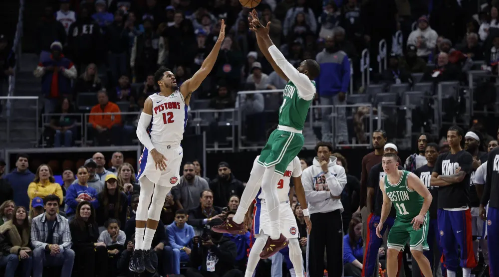 توبياس هاريس صاحب القميص رقم 12 (رويترز)