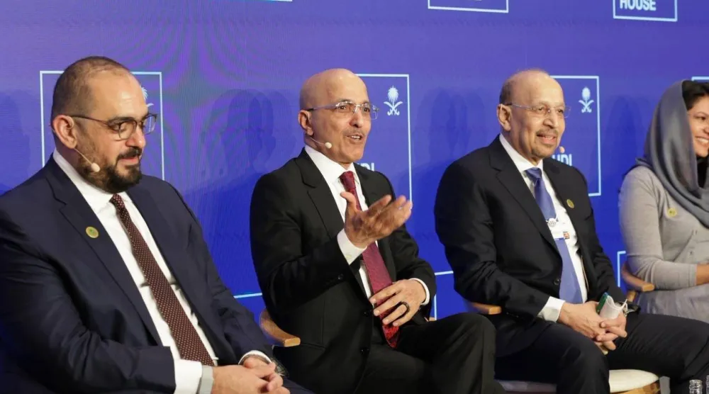 الجدعان من «دافوس»: الانضباط المالي سر ترقياتنا الائتمانية