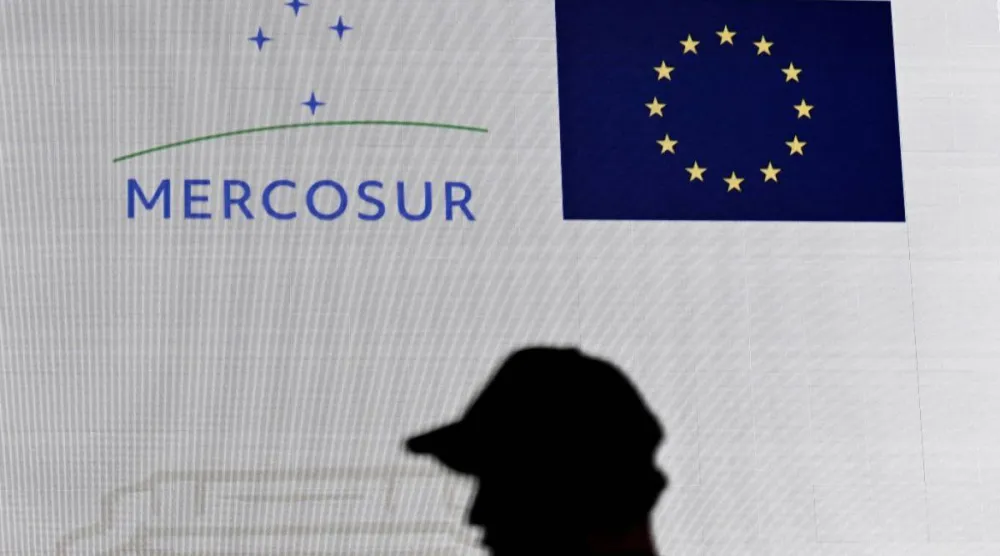 وقَّع الاتحاد الأوروبي وتكتل ميركوسور التجاري في أميركا اللاتينية اتفاقية التجارة الحرة السبت 17 يناير2025 (أ.ف.ب)