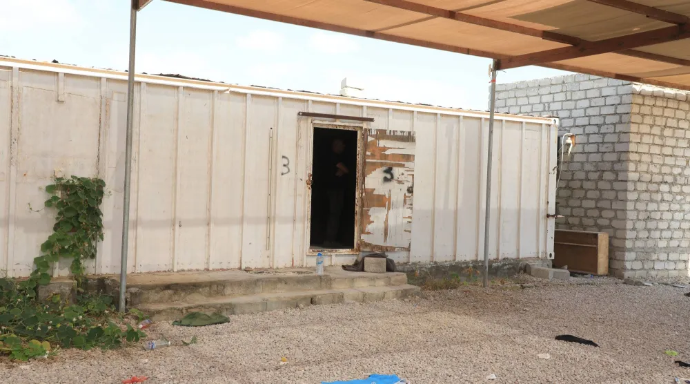 أنشأت الإمارات العديد من السجون غير الشرعية منها في ميناء الضبة النفطي ومطار الريان الدولي (الشرق الأوسط)