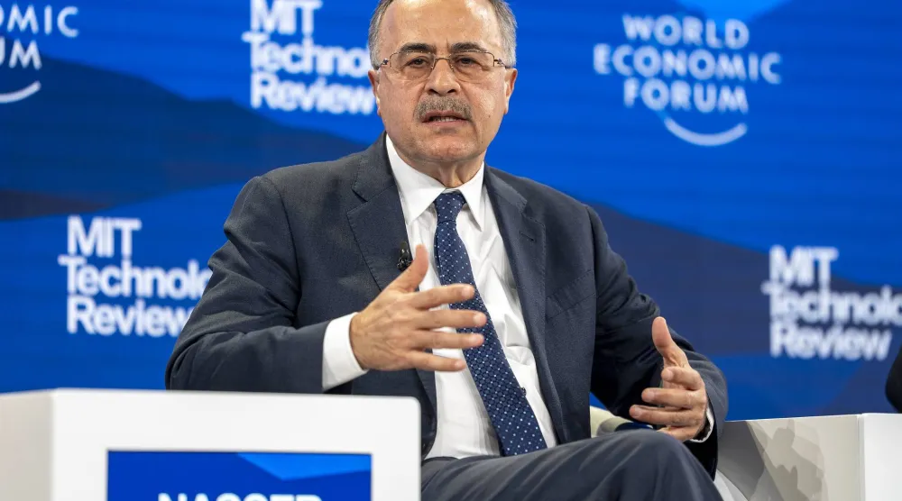 النصار خلال مشاركته في جلسة ضمن جلسات المنتدى الاقتصادي العالمي في دافوس (دافوس)