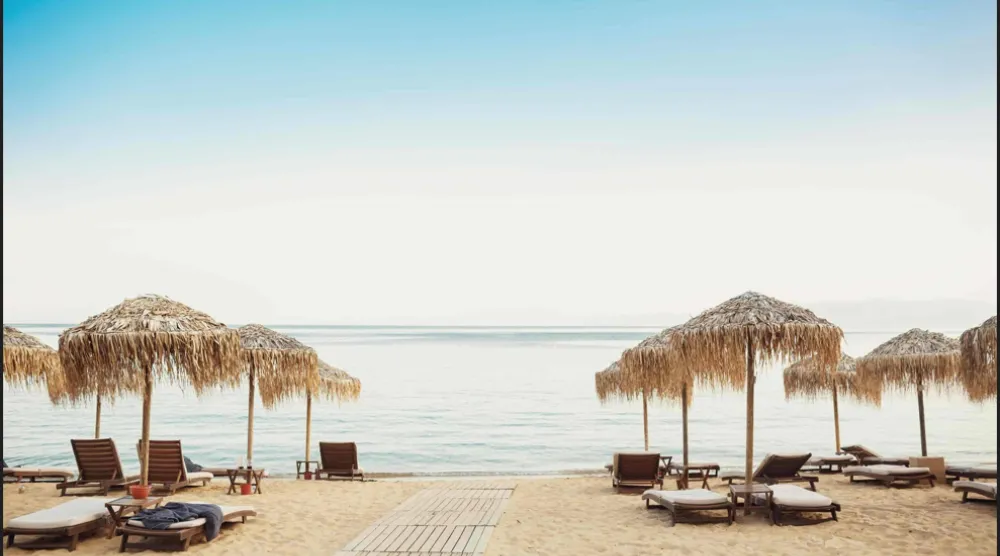 جانب من شواطئ الساحل الشمالي في مصر (الهيئة المصرية لتنشيط السياحة)