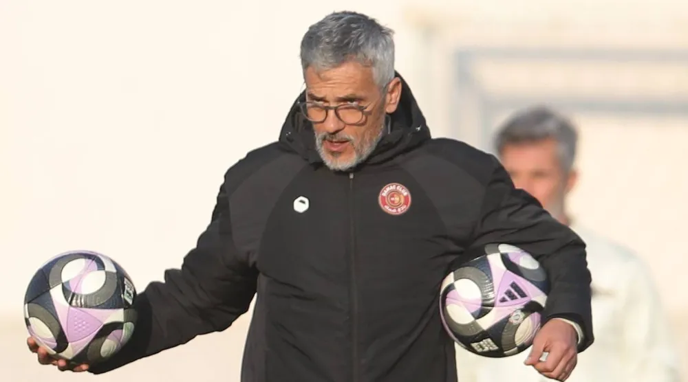 البرتغالي أرماندو إيفانغيليستا مدرب الفريق (نادي ضمك)