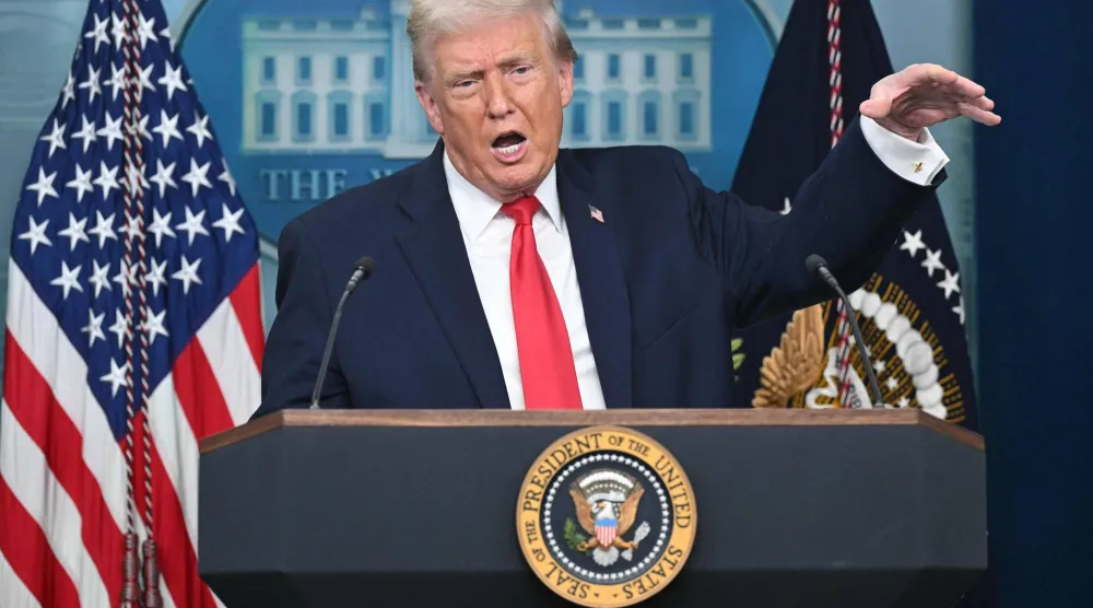 الرئيس الأميركي دونالد ترمب يتحدث خلال إحاطة إعلامية بالبيت الأبيض في العاصمة واشنطن 20 يناير 2026 (أ.ف.ب)