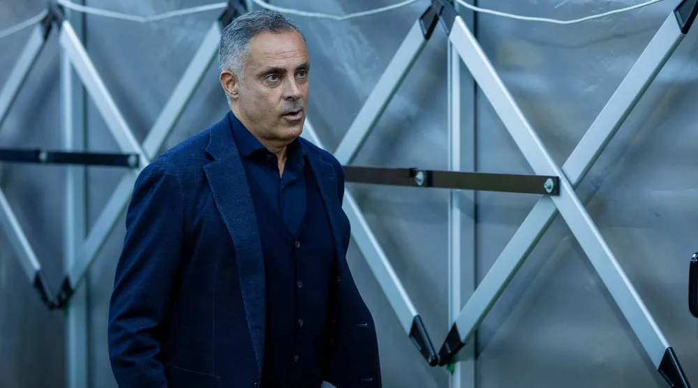 البرتغالي غوميز مدرب فريق الفتح (تصوير: عيسى الدبيسي) 