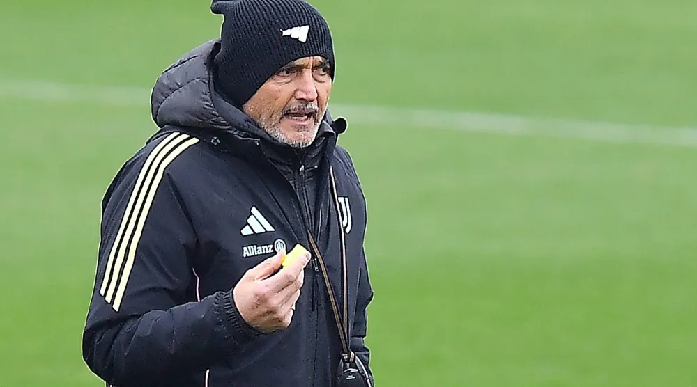 لوتشيانو سباليتي المدير الفني لفريق يوفنتوس (إ.ب.أ)