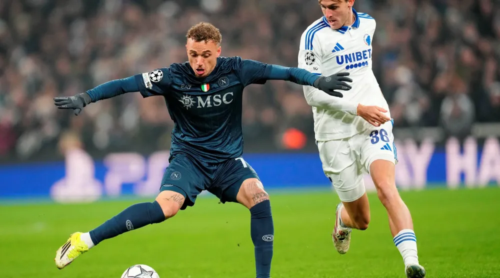 التعادل الإيجابي حكم مواجهة كوبنهاغن ونابولي (رويترز)