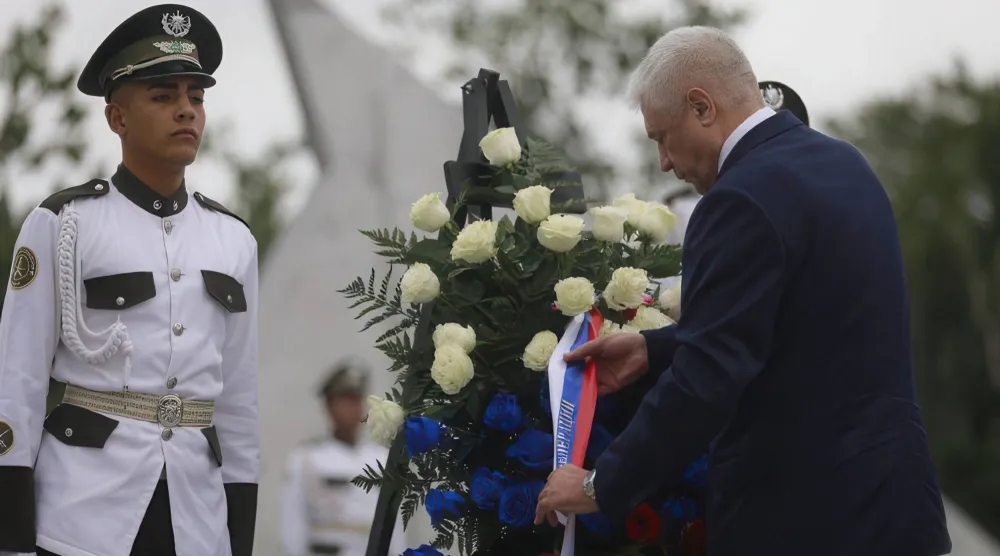 كولوكولتسيف خلال حضوره حفل تأبين تذكاري للجنود الكوبيين الذين قتلوا في فنزويلا (أ.ف.ب)