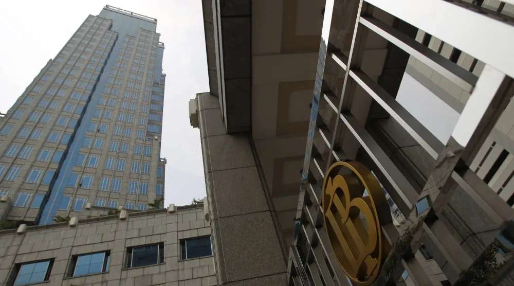 مبنى البنك المركزي الإندونيسي في جاكرتا (رويترز)