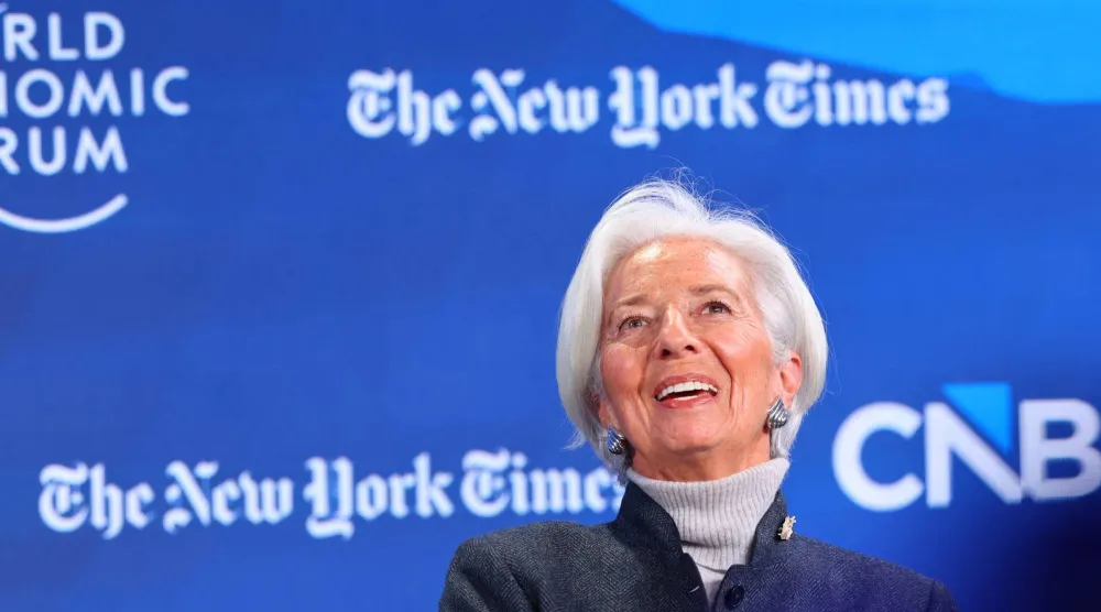 كريستين لاغارد خلال الاجتماع السنوي الـ56 للمنتدى الاقتصادي العالمي في دافوس (رويترز)