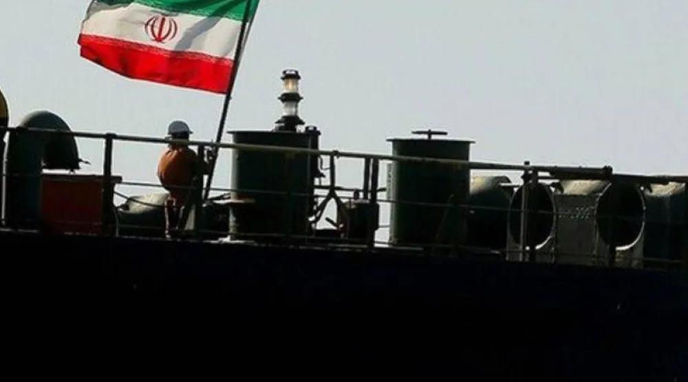 ناقلة نفط ترفع العلم الإيراني (إكس)