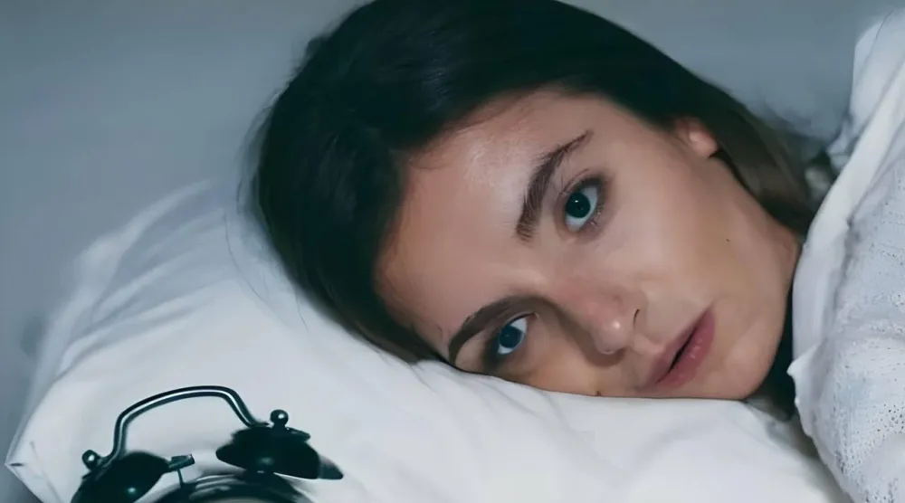 الحفاظ على نوم كافٍ ومنتظم لا يسهم فقط في تحسين الصحة العامة بل قد يكون عنصراً داعماً في الوقاية من التهابات المسالك البولية والتعافي منها (بيكسلز)