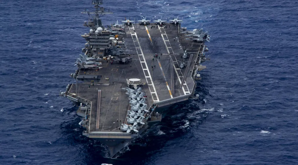 حاملة الطائرات «أبراهام لينكولن» تبحر في المحيط الهادئ قبل تغيير مسارها إلى الشرق الأوسط 8 يناير الحالي (الجيش الأميركي)
