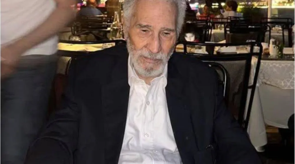 الفنان عبد الرحمن أبو زهرة (صفحة نجله أحمد أبو زهرة على «فيسبوك»)