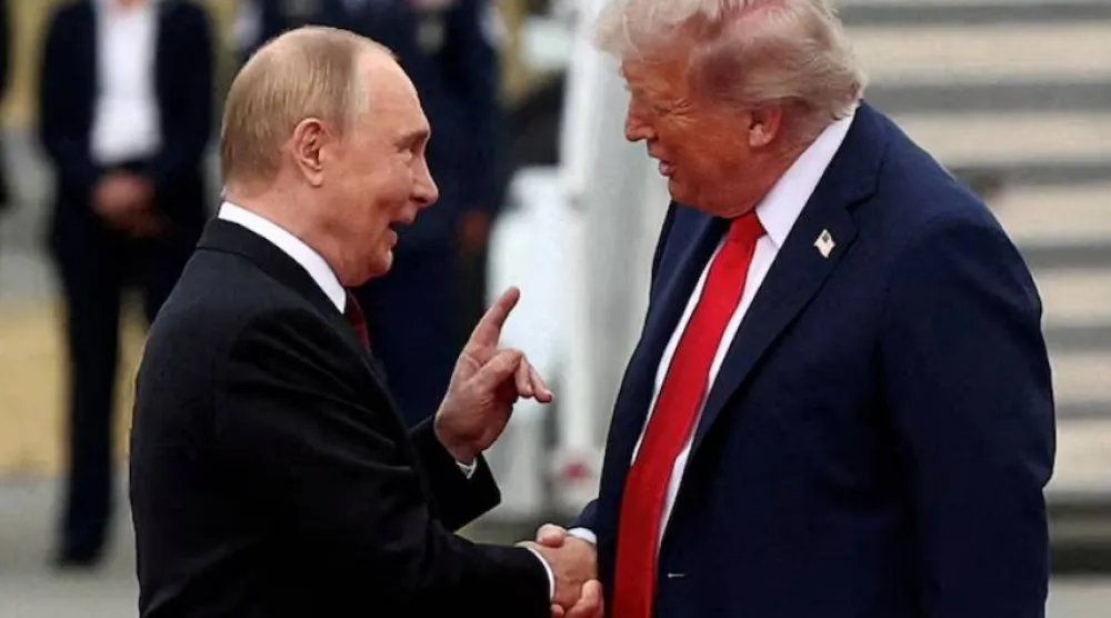 جانب من لقاء سابق بين ترمب وبوتين عام 2025 (أرشيفية - رويترز)