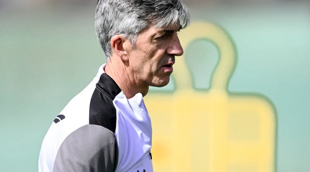 ألغواسيل مدرب الشباب (موقع النادي)