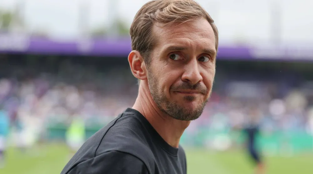  جوليان شوستر (الشرق الأوسط)