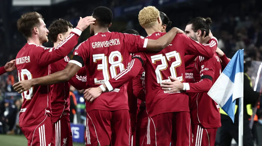 فرحة لاعبي ليفربول بالهدف الأول (أ.ف.ب)