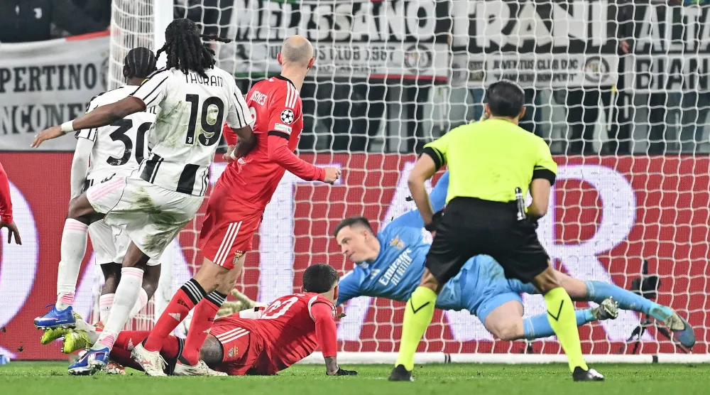 تورام لدى تسجيله الهدف في شباك بنفيكا (إ.ب.أ)