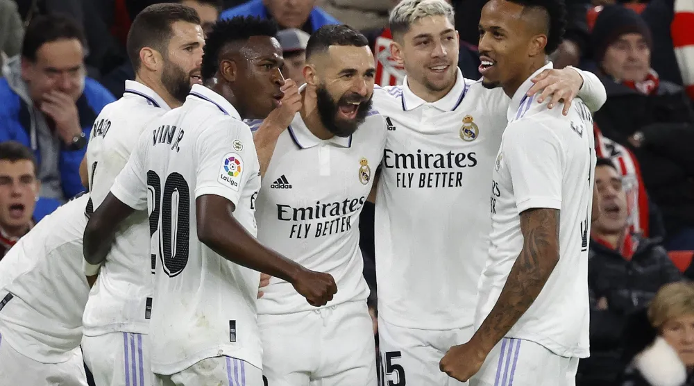 حافظ فريق ريال مدريد على صدارته لقائمة أغنى أندية كرة القدم في العالم (رويترز)