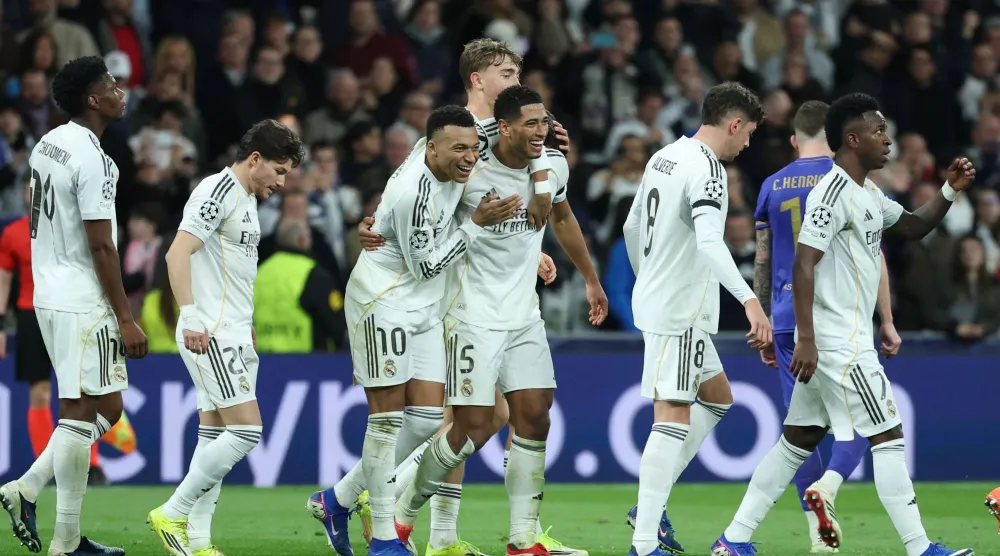 ريال مدريد يحافظ على صدارة الترتيب لثاني عام على التوالي محققاً إيرادات بلغت نحو 1.2 مليار يورو (أ.ف.ب)