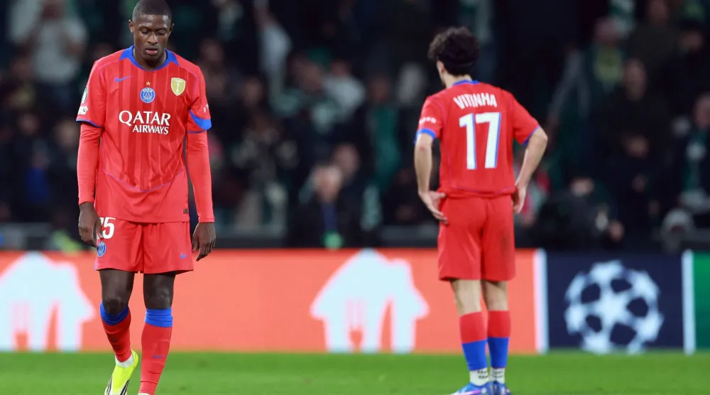 تعرض سان جيرمان لخسارة مفاجئة أمام سبورتينغ البرتغالي 1-2 (أ.ف.ب)