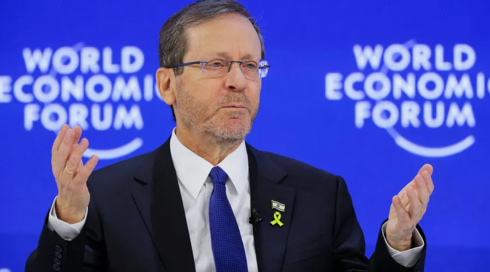 الرئيس الإسرائيلي إسحاق هرتسوغ خلال مشاركة في منتدى دافوس اليوم (رويترز)