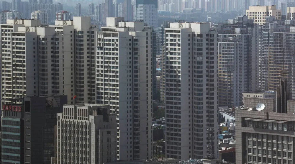 أبراج سكنية شاهقة في مدينة تيانجين الصينية (رويترز)