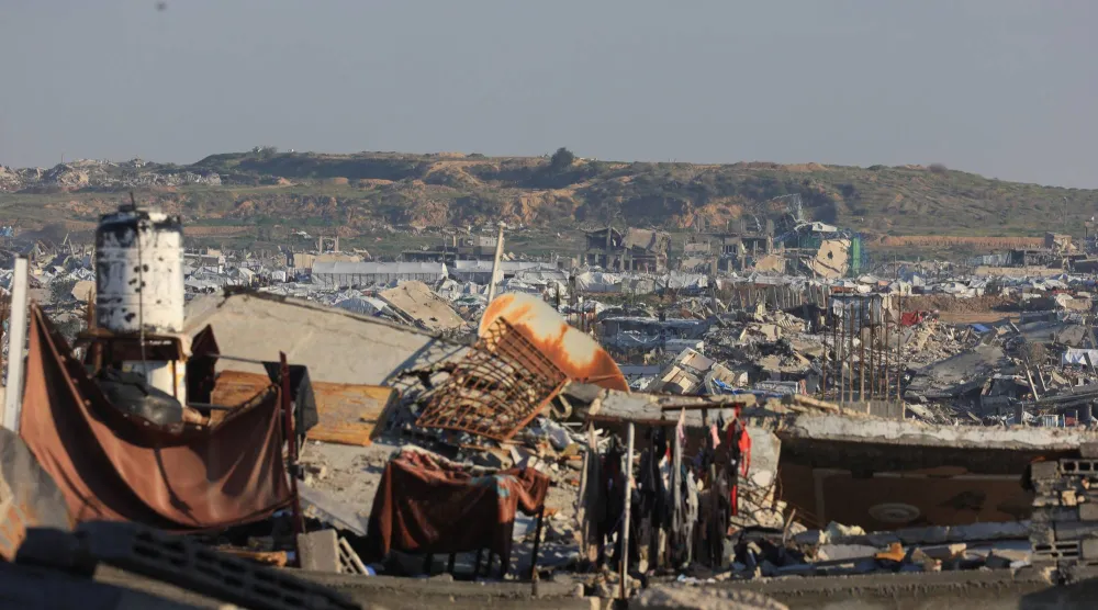 صورة عامة لمنازل مدمرة في مناطق حددها الجيش الإسرائيلي بـ«الخط الأصفر» شرق مدينة غزة 16 يناير 2026 (رويترز)