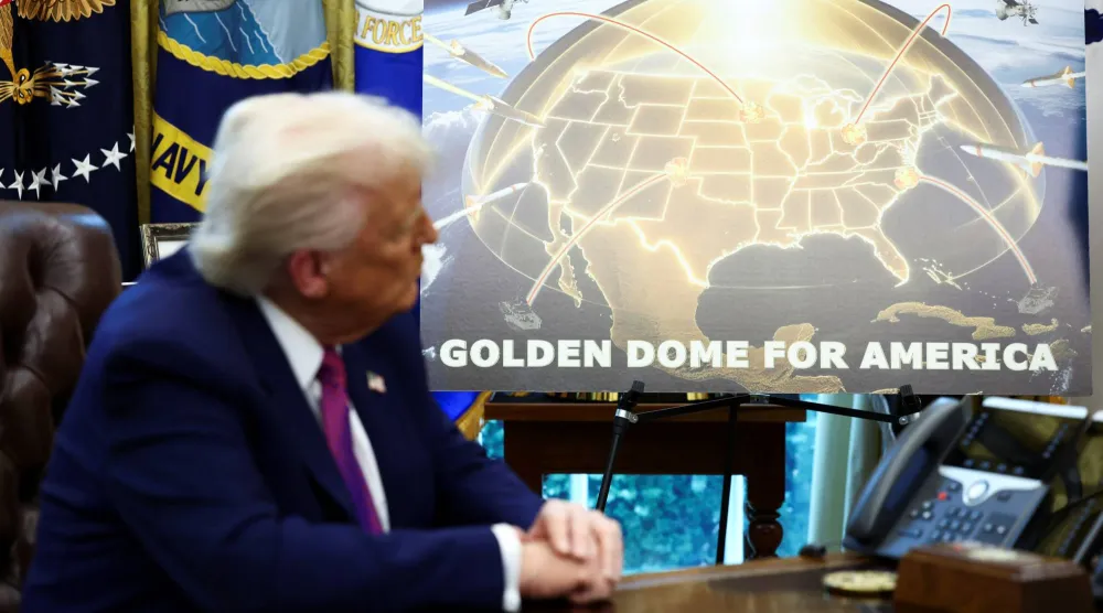 ترمب خلال إعلانه عن درع الدفاع الصاروخية «القبة الذهبية» في واشنطن 20 مايو 2025 (رويترز) 