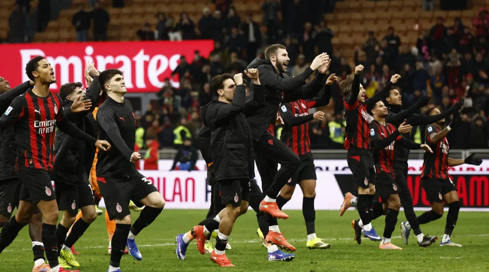 ميلان يسعى لتخطي روما ومواصلة ملاحقة إنتر المتصدر (رويترز)