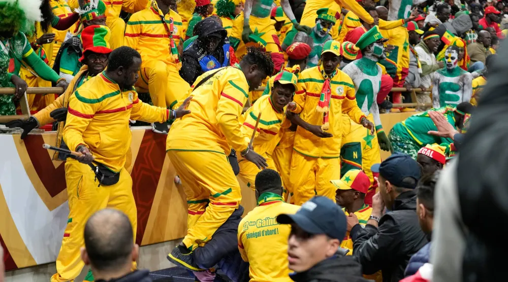 الجماهير السنغالية أثارت شغباً كبيراً في النهائي الأفريقي (أ.ب)
