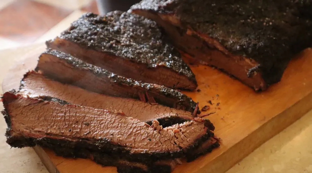 تشير دراسات غذائية إلى أن الاستهلاك المزمن لكميات كبيرة من البروتين خصوصاً من مصادر حيوانية قد يرتبط بارتفاع خطر الإصابة بأمراض القلب التاجية وبعض أنواع السرطان (بيكسباي)