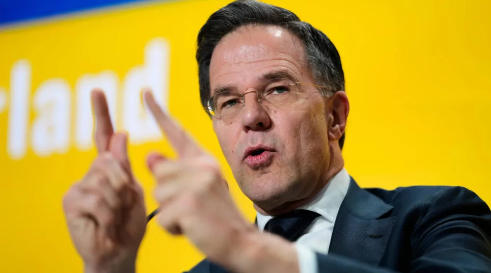 الأمين العام لـ«الناتو» مارك روته يلقي كلمة في دافوس الخميس (أ.ب)