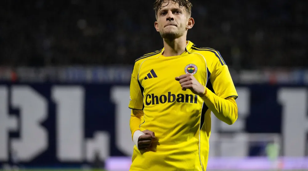 البولندي سيباستيان شيمانسكي إلى رين (أ.ب)