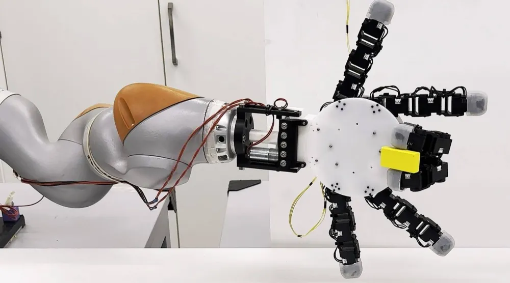 تصميم يد قابلة للفصل تمنح الروبوتات مرونة استثنائية (المعهد الفيدرالي السويسري للتكنولوجيا)