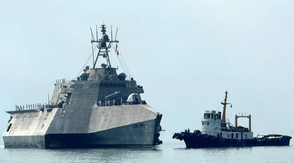 ABD Donanması'na ait USS Cincinnati gemisi, Kamboçya'nın güney kıyısındaki Preah Sihanouk eyaletinde bulunan Ream Deniz Üssü'ne geldi (AFP)