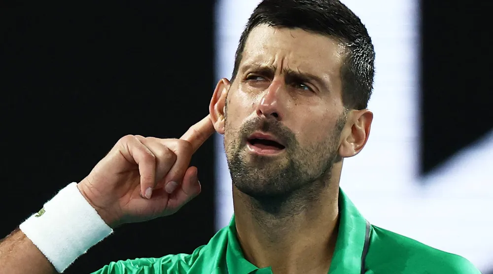 نوفاك ديوكوفيتش يواصل التقدم في ملبورن (رويترز)