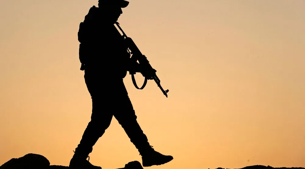 الأمن العراقي كثف نشاطه على الحدود مع سوريا منذ استعادة قوات الحكومة السورية أراضي شمال شرقي سوريا (أ.ف.ب)