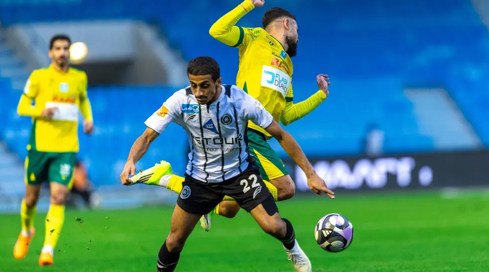 همام الهمامي يتعثر خلال إحدى الهجمات الشبابية (تصوير: عيسى الدبيسي)