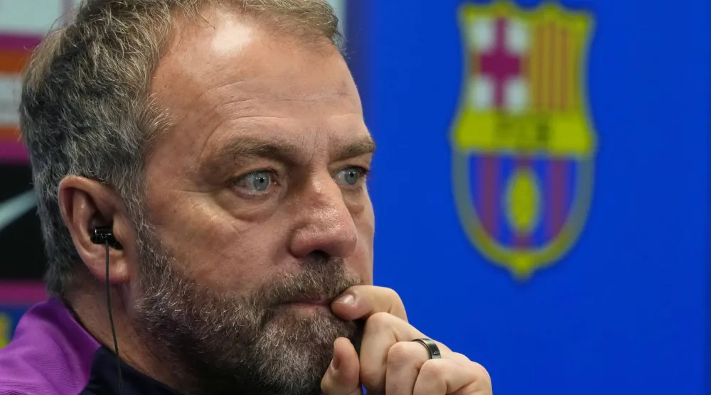 الألماني هانسي فليك مدرب برشلونة (إ.ب.أ)