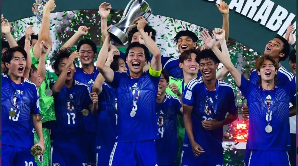 لاعبو اليابان خلال تتويجهم باللقب الآسيوي (واس)