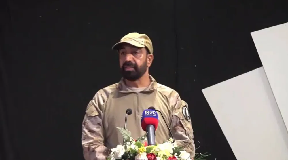 ظهر أبو علي الحضرمي فجأة على المشهد الحضرمي من دون سيرة معلنة أو خلفية واضحة محاطاً بهالة كثيفة من السرية (متداولة)