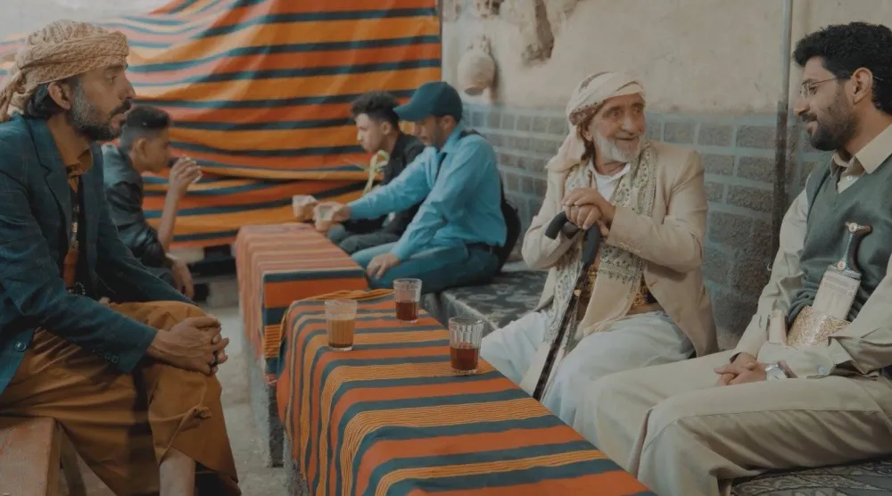 الشخصيات الموالية للجماعة تظهر في المسلسلات الحوثية بشكل مثالي وتحظى باحترام الجميع (فيسبوك)