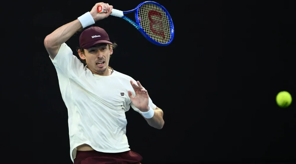 أليكس دي مينو يترقب مواجهته مع ألكاراس (د.ب.أ)