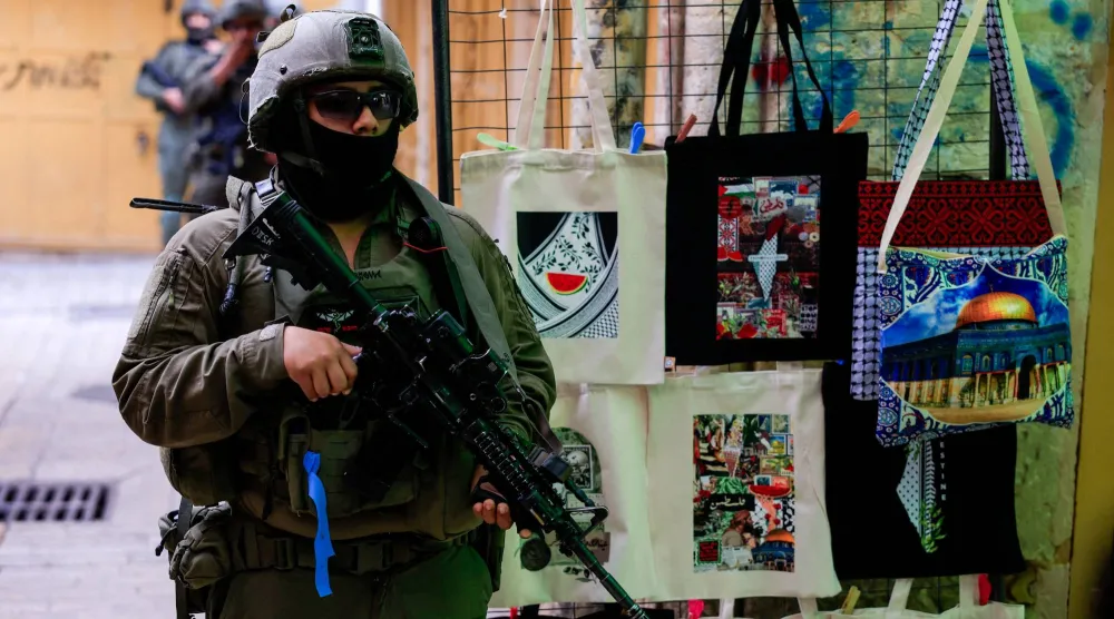 الجيش الإسرائيلي يحقق مع جندي «فبرك» حادثة خطف معتقل فلسطيني (رويترز)